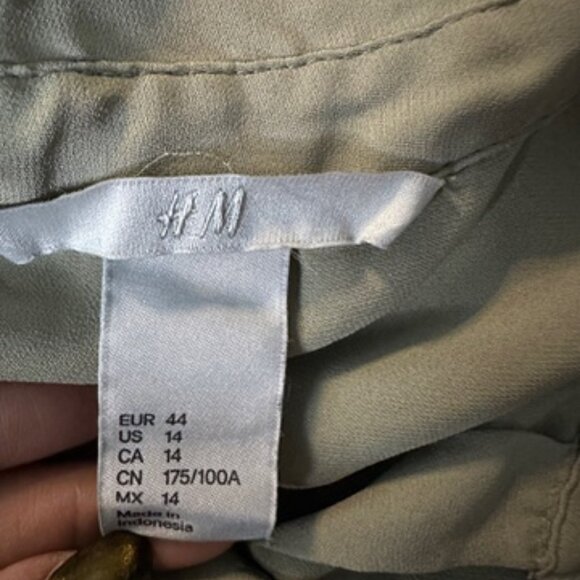 H&M Casual Utility Button-Down Shirt Size 14 US Relaxed Fit Blouse Olive Green - Picture 5 of 8